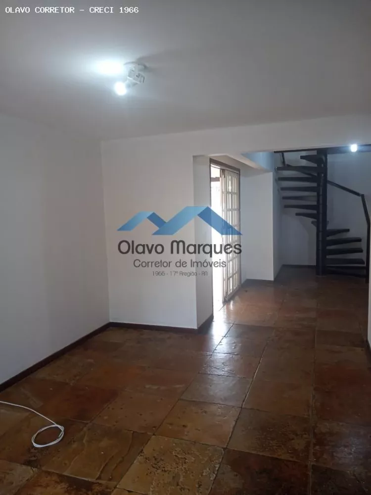 Casa de Condomínio à venda com 3 quartos, 180m² - Foto 1