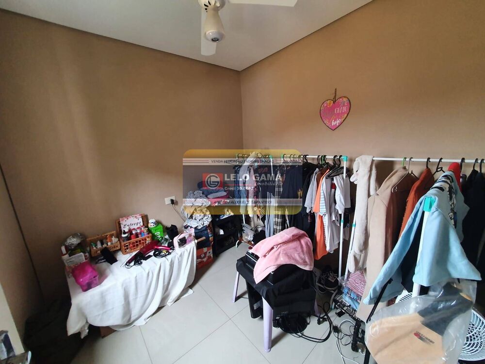 Casa à venda com 4 quartos, 220m² - Foto 4