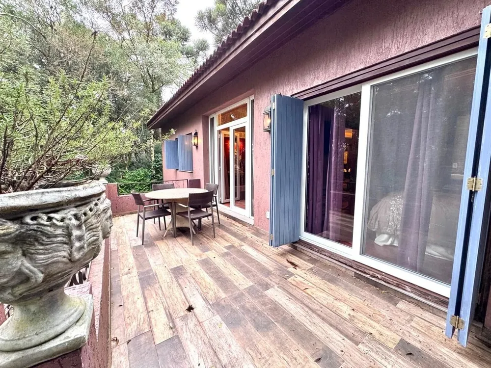 Casa, 3 quartos, 219 m² - Foto 1