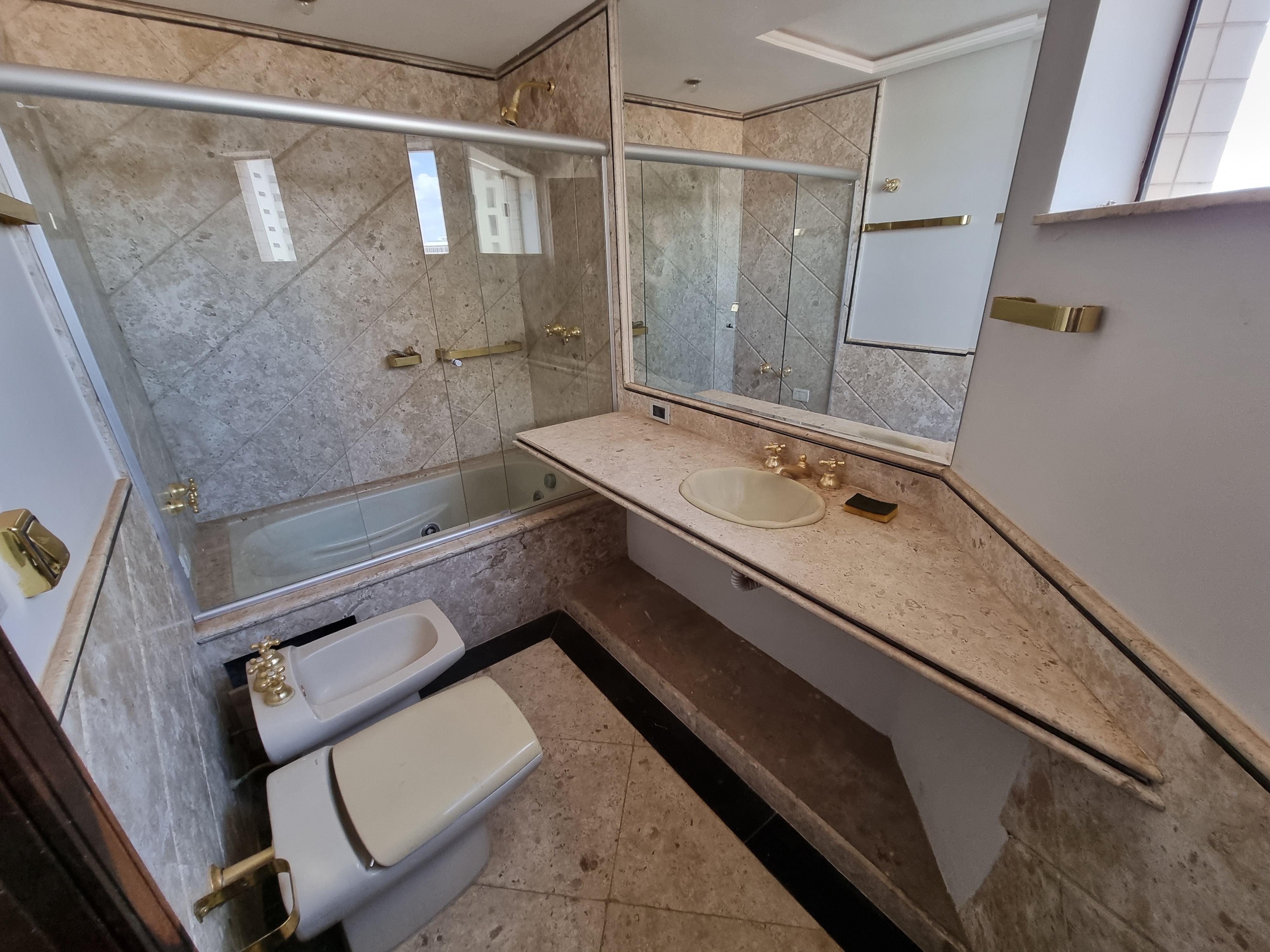 Apartamento à venda com 3 quartos, 215m² - Foto 9