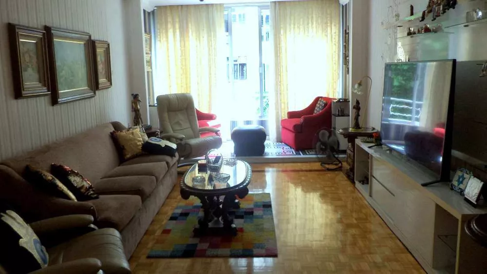 Apartamento à venda com 3 quartos, 156m² - Foto 2