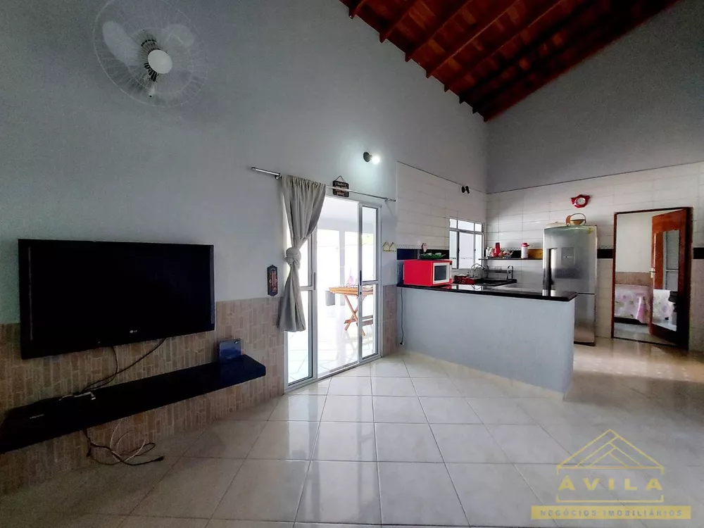 Casa à venda com 6 quartos, 316m² - Foto 2