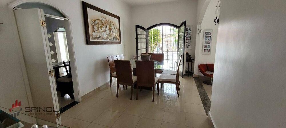 Casa à venda com 7 quartos, 400m² - Foto 2
