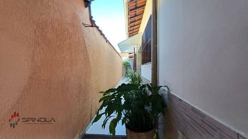 Casa à venda com 2 quartos, 68m² - Foto 1
