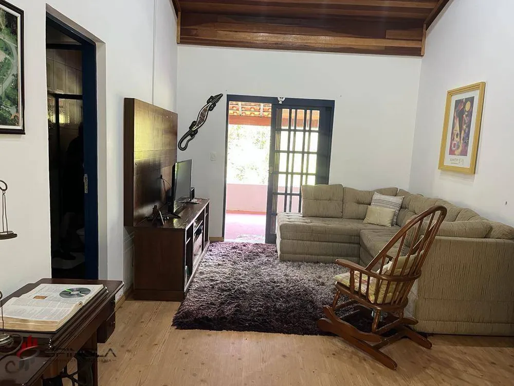 Chácara, 3 quartos, 2500 m² - Foto 1