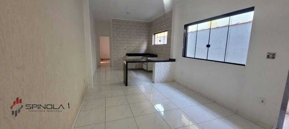 Casa à venda com 2 quartos, 70m² - Foto 1