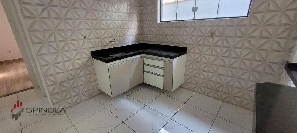 Casa à venda com 2 quartos, 70m² - Foto 4