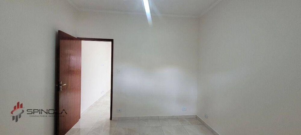 Casa à venda com 2 quartos, 70m² - Foto 4
