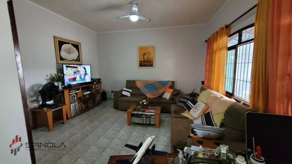 Casa à venda com 5 quartos, 186m² - Foto 1