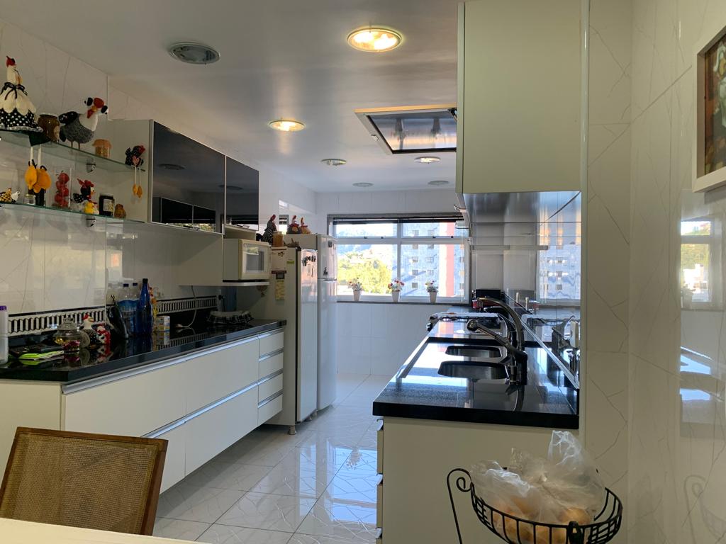 Apartamento à venda com 3 quartos, 186m² - Foto 5