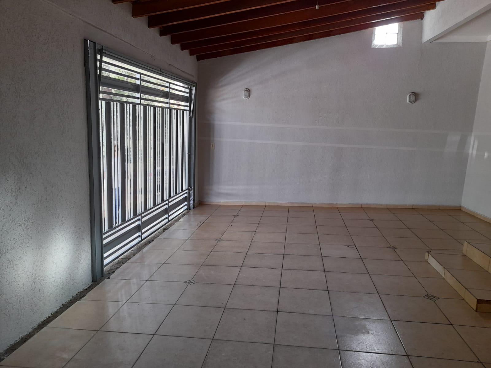 Casa à venda com 3 quartos, 137m² - Foto 2