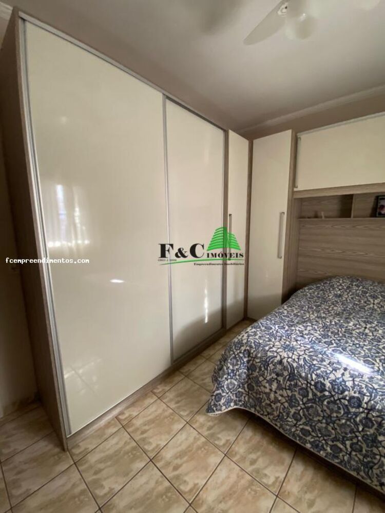 Casa à venda com 2 quartos, 140m² - Foto 2