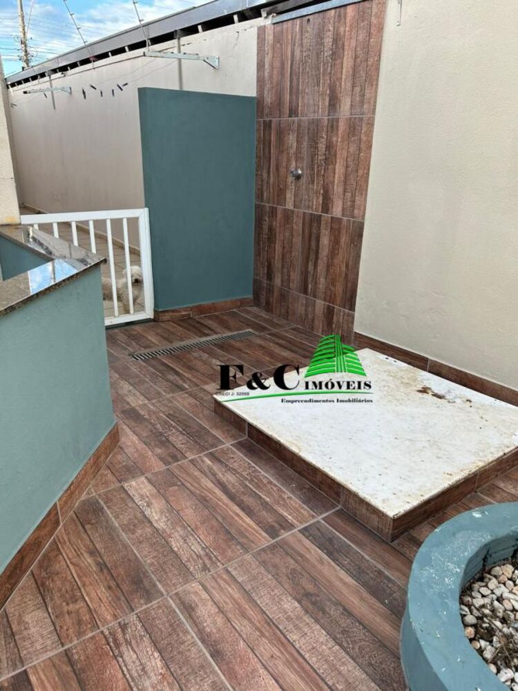 Casa à venda com 3 quartos, 265m² - Foto 1