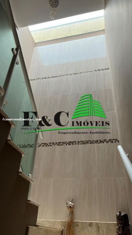 Sobrado à venda com 4 quartos, 250m² - Foto 1