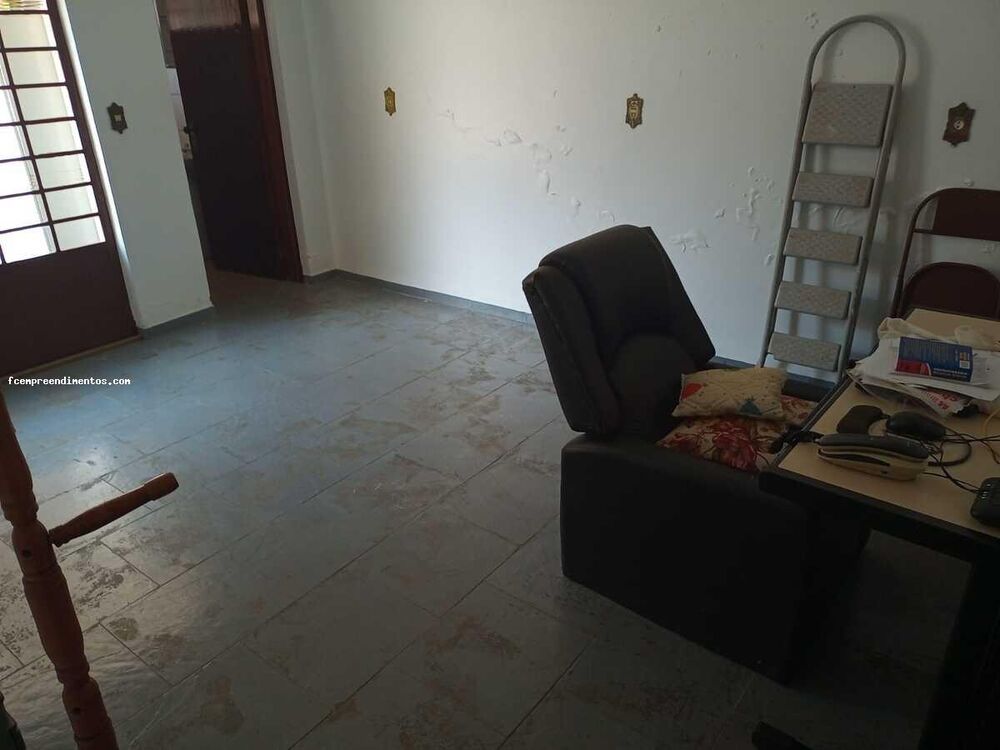Casa à venda com 3 quartos, 200m² - Foto 4