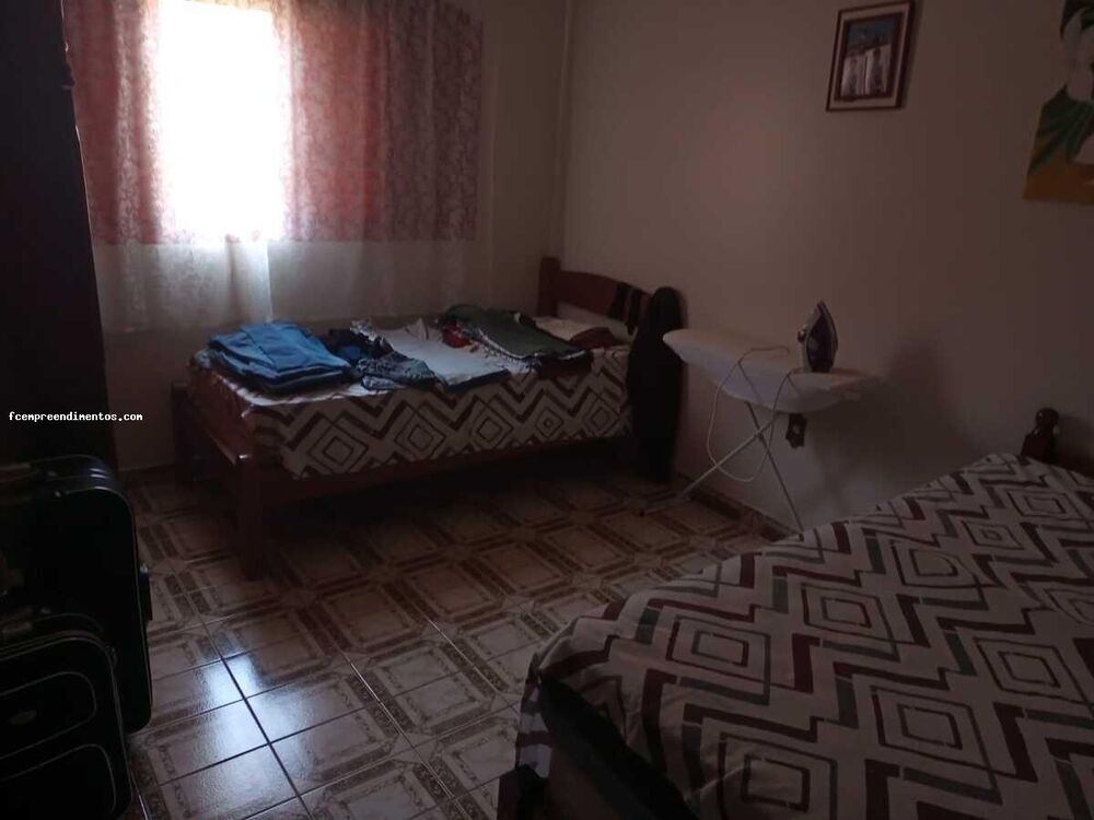 Casa à venda com 3 quartos, 200m² - Foto 2
