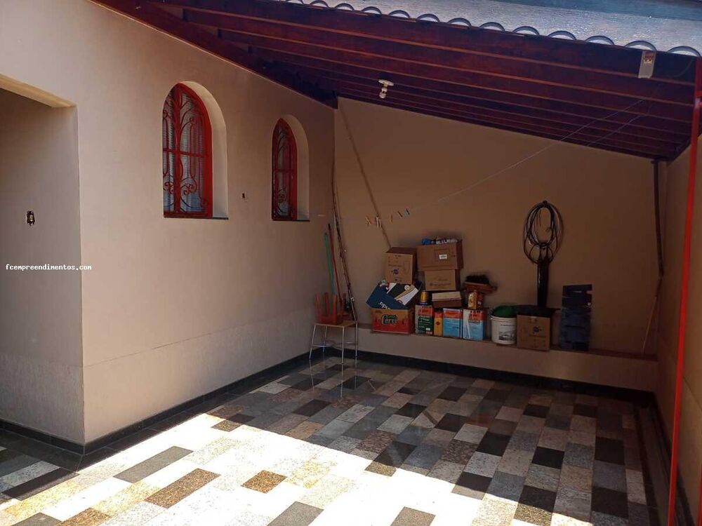 Casa à venda com 3 quartos, 200m² - Foto 3