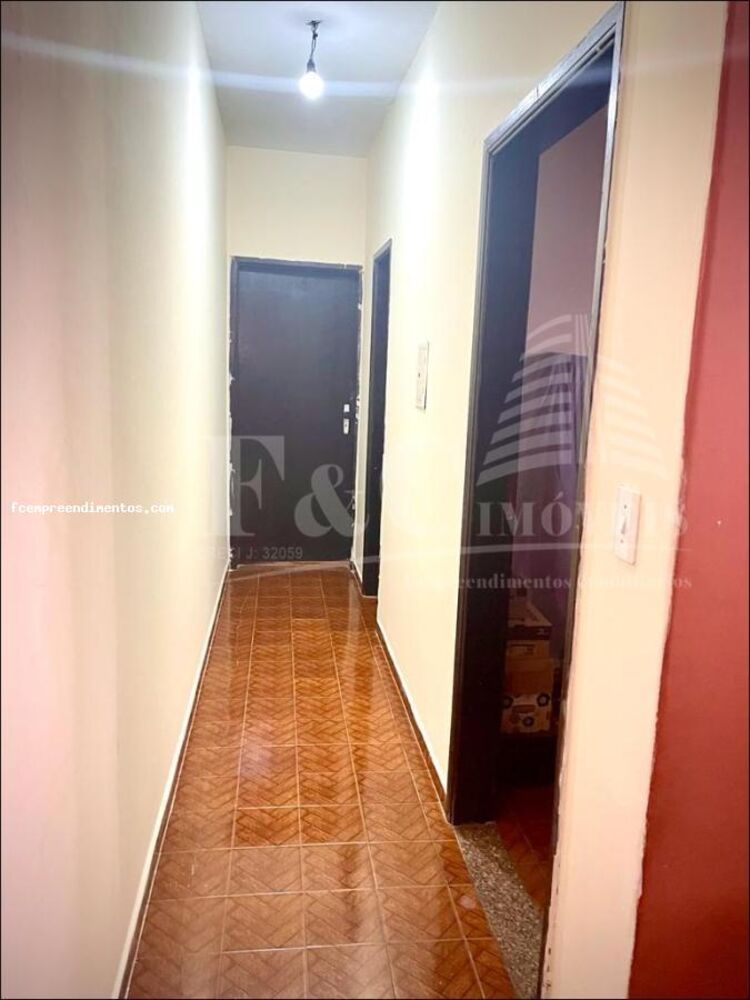 Casa à venda com 2 quartos, 300m² - Foto 2