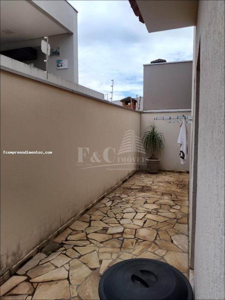Casa de Condomínio à venda com 3 quartos, 250m² - Foto 3
