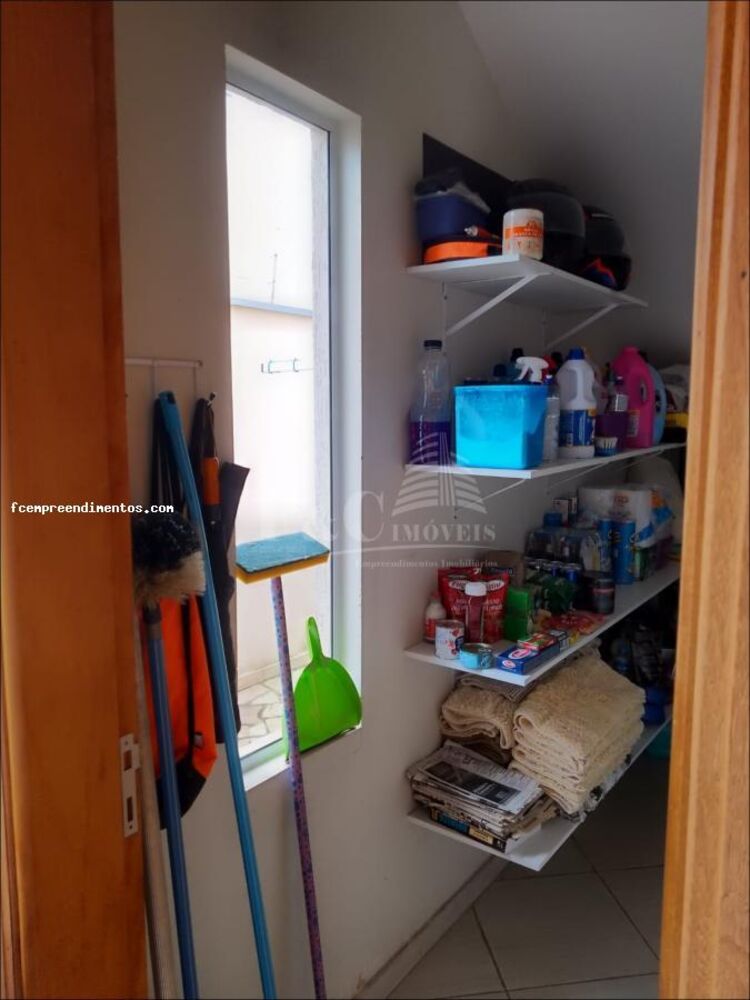 Casa de Condomínio à venda com 3 quartos, 250m² - Foto 2