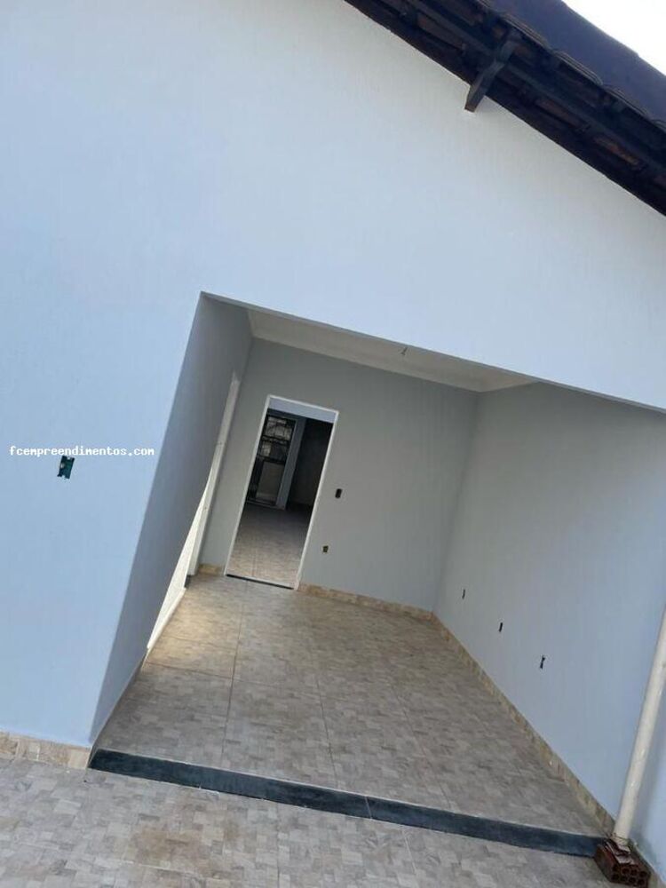 Casa à venda com 2 quartos, 140m² - Foto 1
