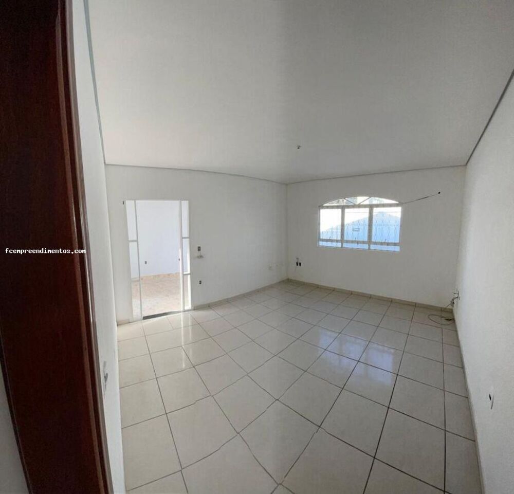 Casa à venda com 2 quartos, 140m² - Foto 2