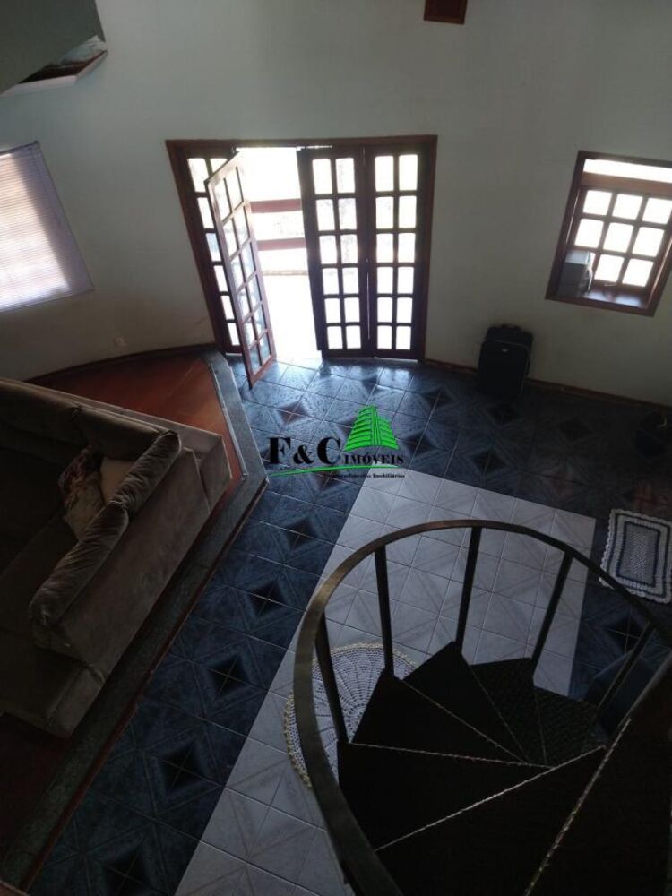 Sobrado à venda com 3 quartos, 200m² - Foto 2