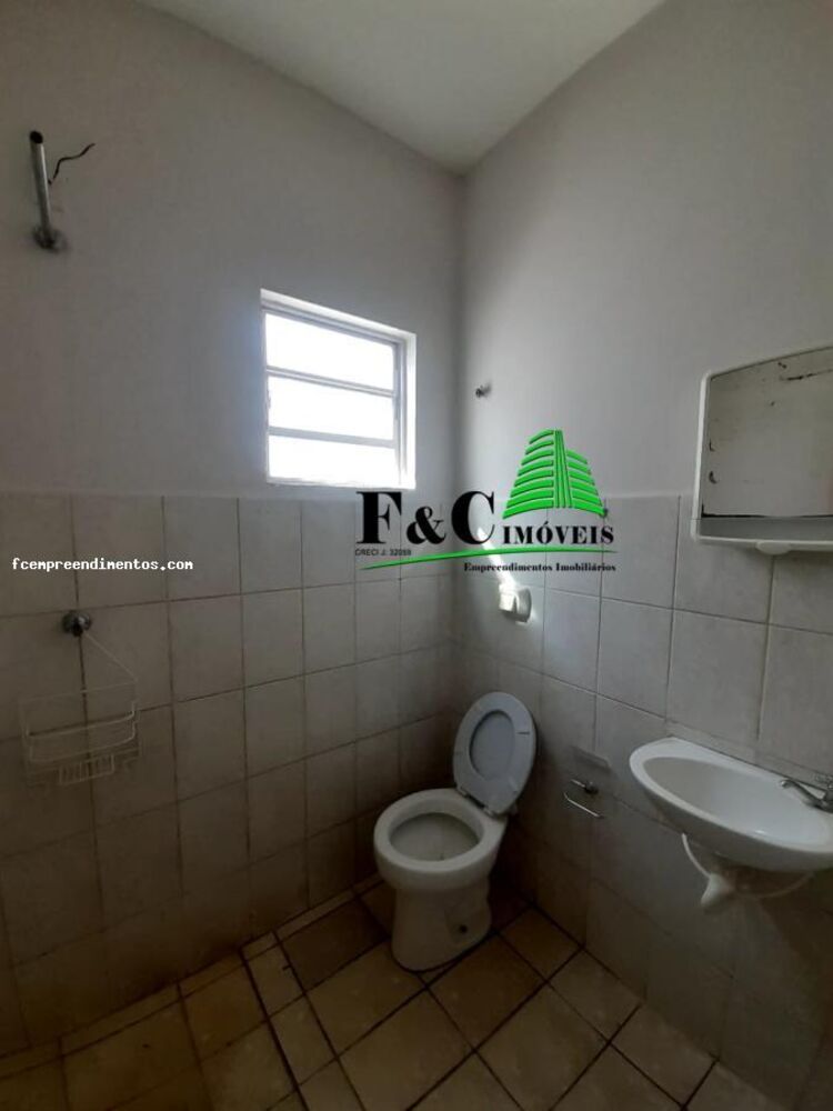 Casa à venda com 2 quartos, 180m² - Foto 2
