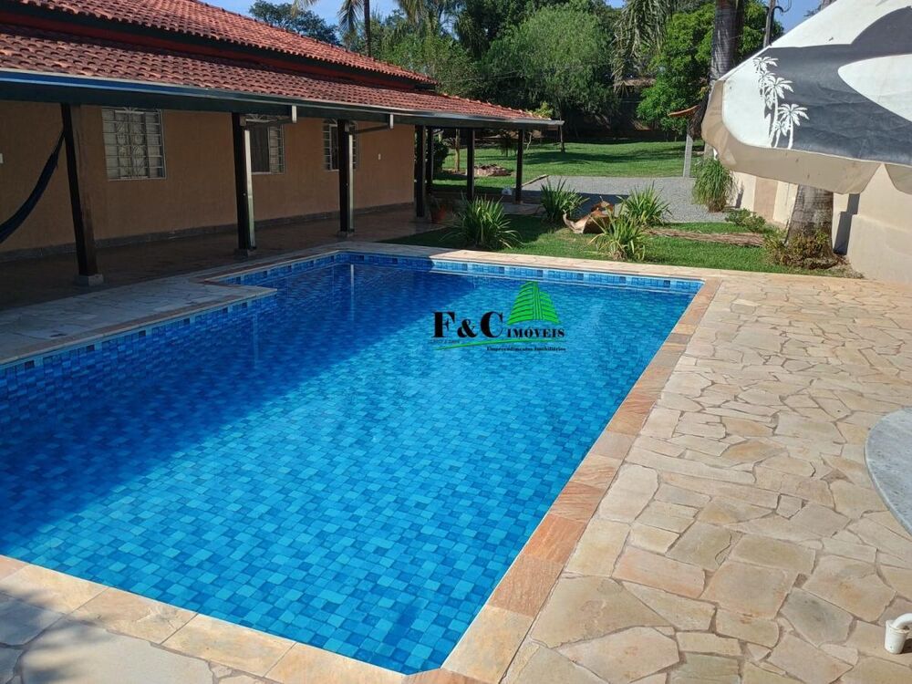 Chácara à venda com 4 quartos, 1800m² - Foto 1