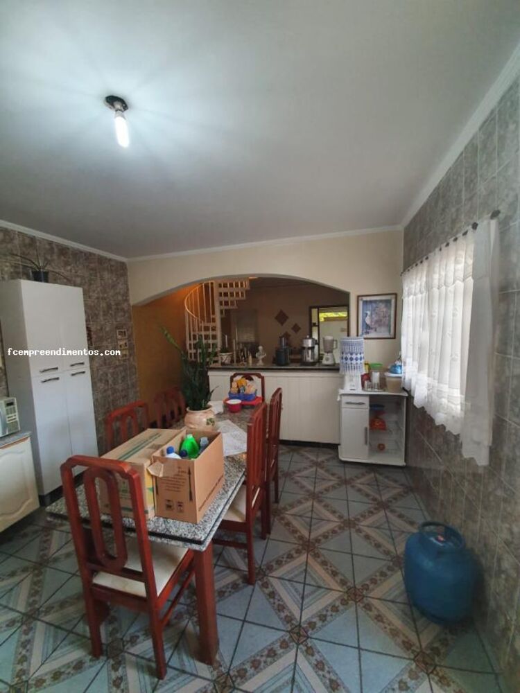 Casa à venda com 2 quartos, 234m² - Foto 4