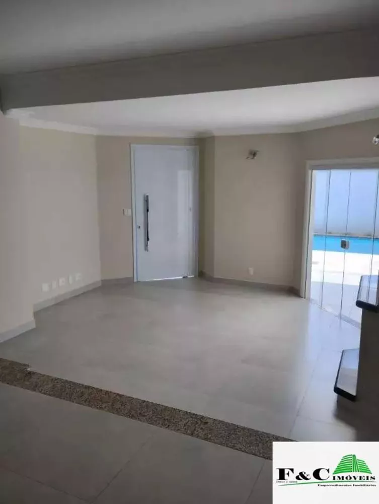 Casa de Condomínio à venda com 4 quartos, 579m² - Foto 2