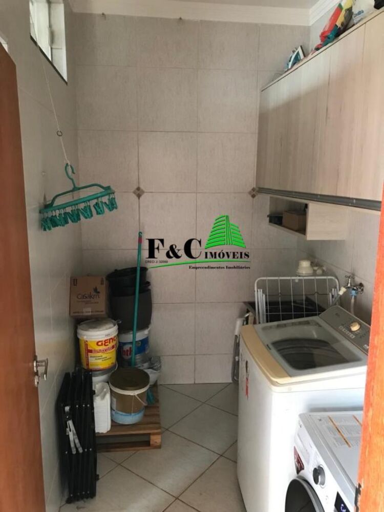 Casa à venda com 3 quartos, 450m² - Foto 4