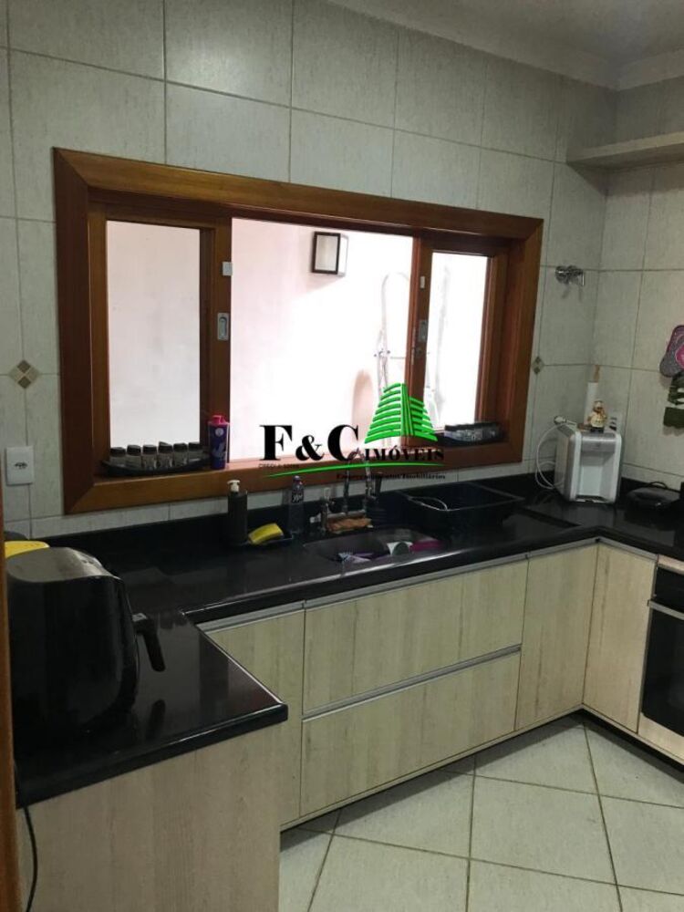 Casa à venda com 3 quartos, 450m² - Foto 8