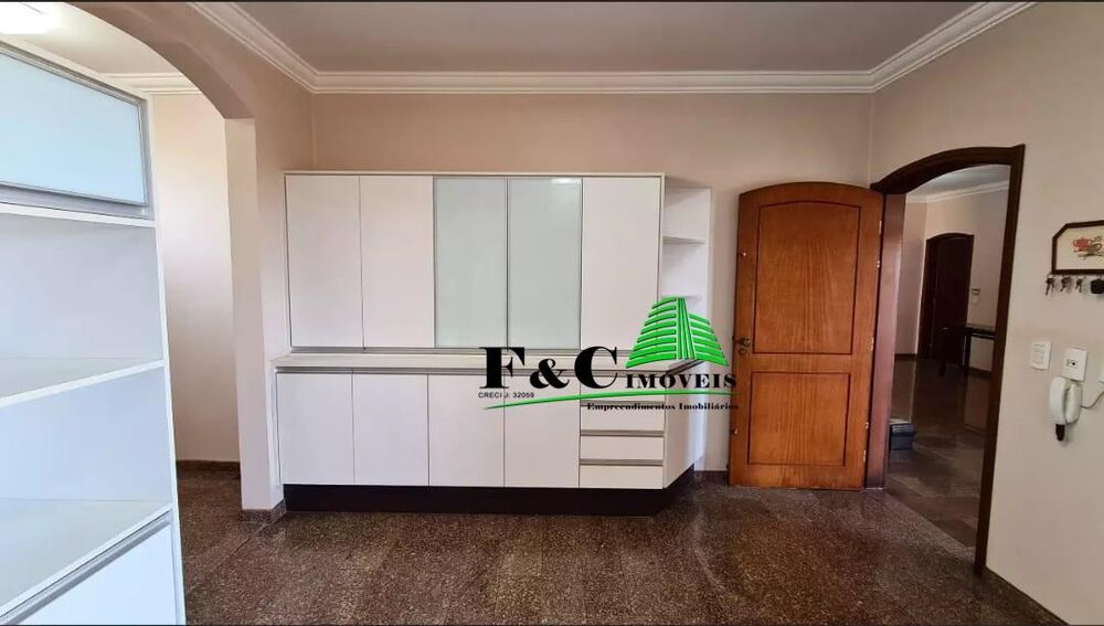 Casa à venda com 4 quartos, 500m² - Foto 1