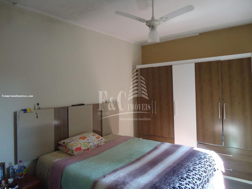 Casa à venda com 3 quartos, 363m² - Foto 2