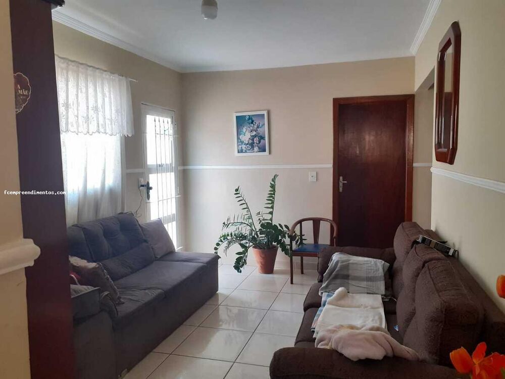 Casa à venda com 3 quartos, 250m² - Foto 4