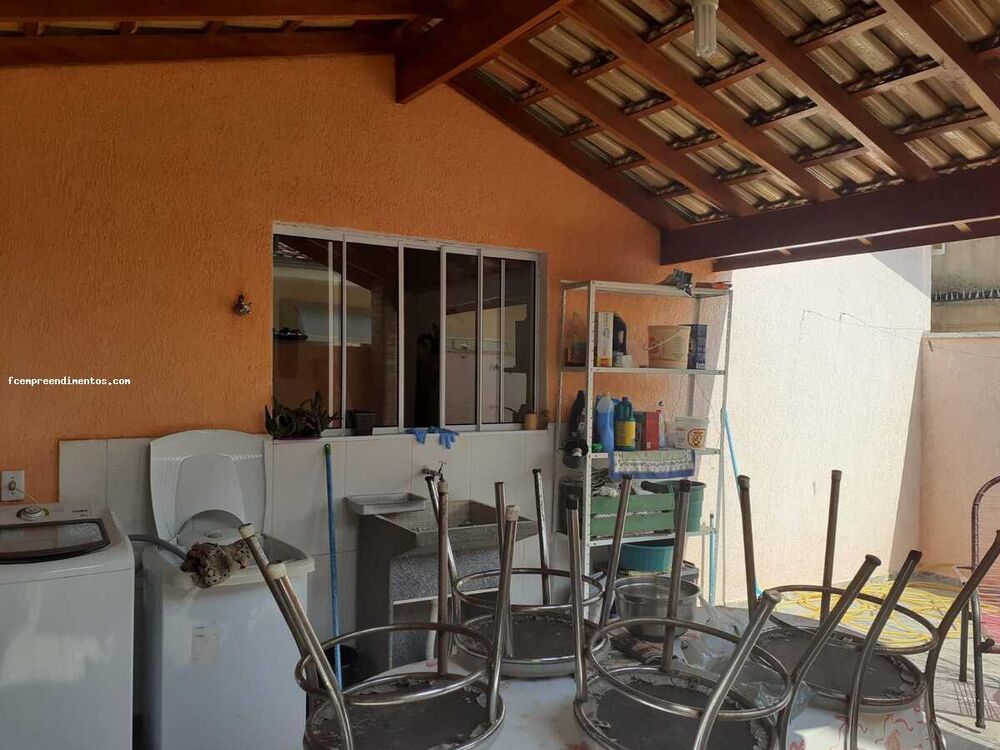 Casa à venda com 3 quartos, 250m² - Foto 1