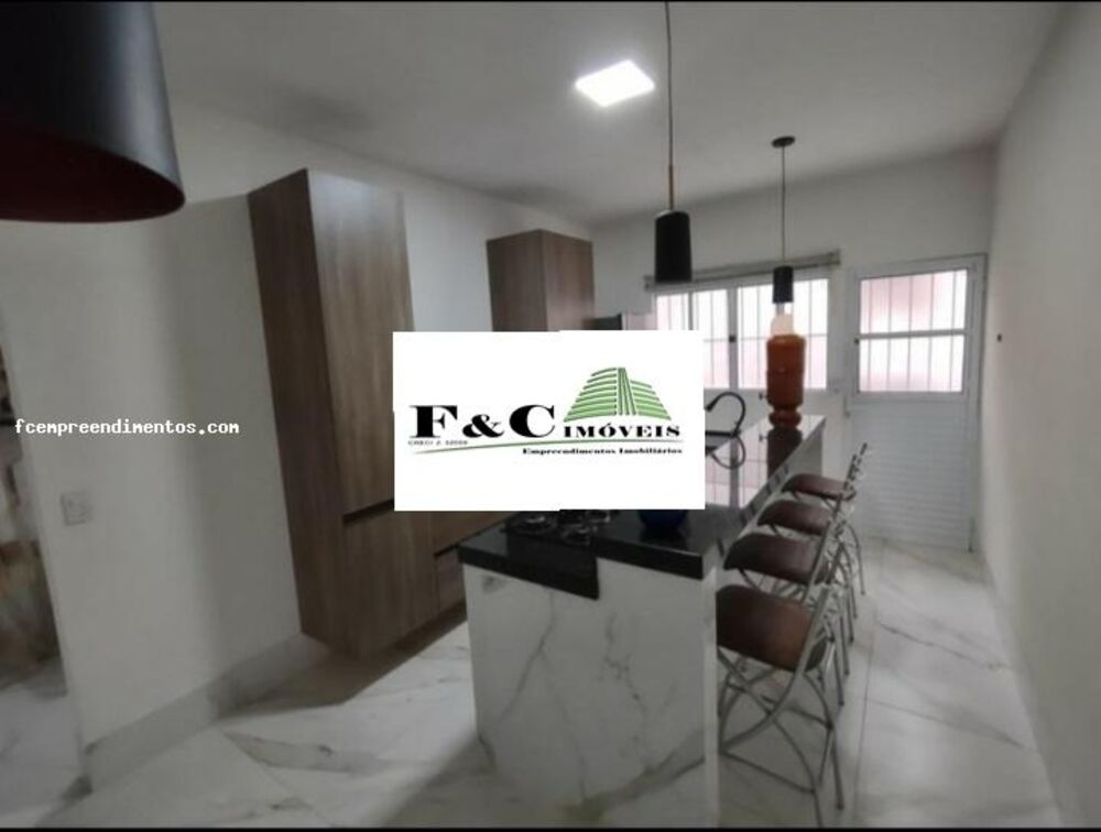 Casa à venda com 2 quartos, 200m² - Foto 1