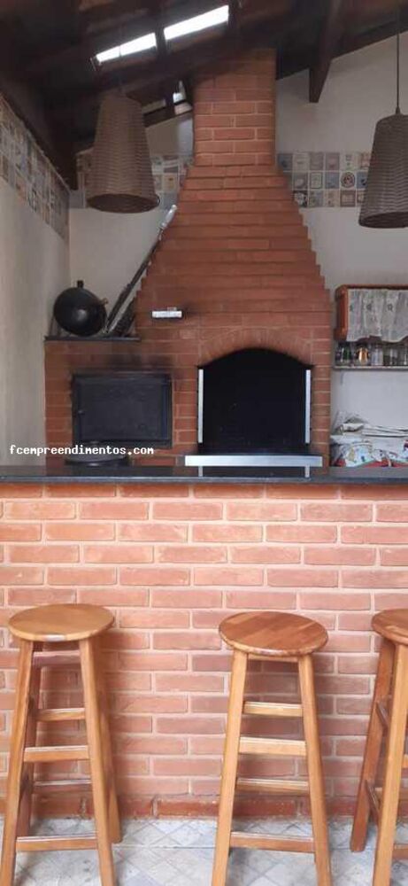 Casa à venda com 3 quartos, 218m² - Foto 2