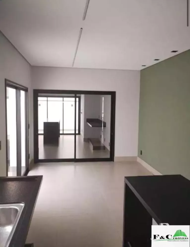 Casa de Condomínio à venda com 3 quartos, 250m² - Foto 1