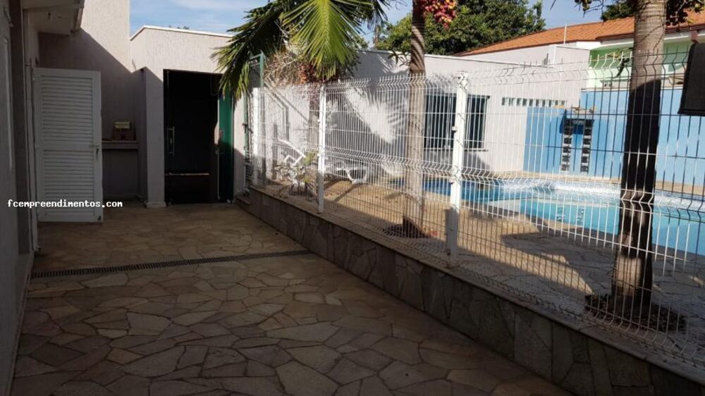 Casa à venda com 3 quartos, 385m² - Foto 2