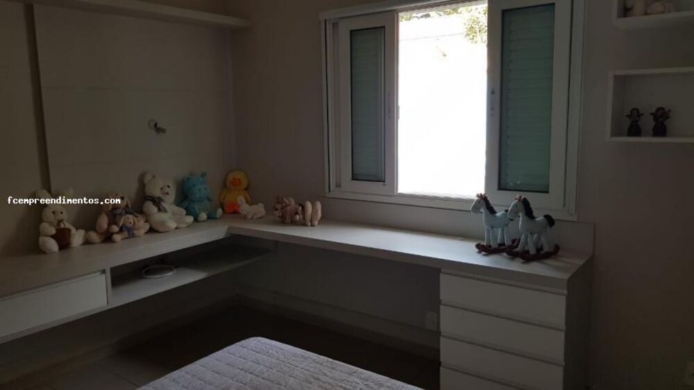 Casa à venda com 3 quartos, 385m² - Foto 4
