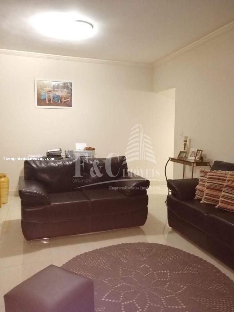 Sobrado à venda com 3 quartos, 180m² - Foto 2