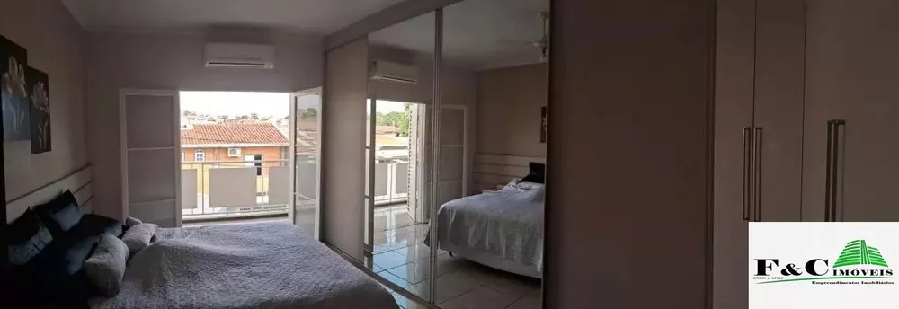 Casa à venda com 3 quartos, 200m² - Foto 4