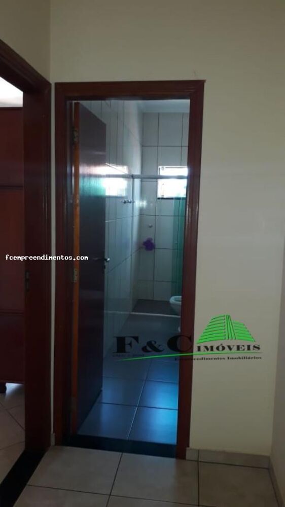 Sobrado à venda com 4 quartos, 250m² - Foto 1