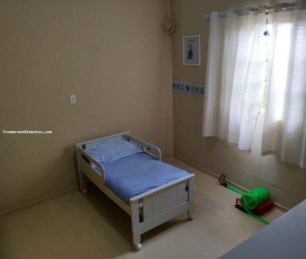Casa à venda com 3 quartos, 255m² - Foto 1