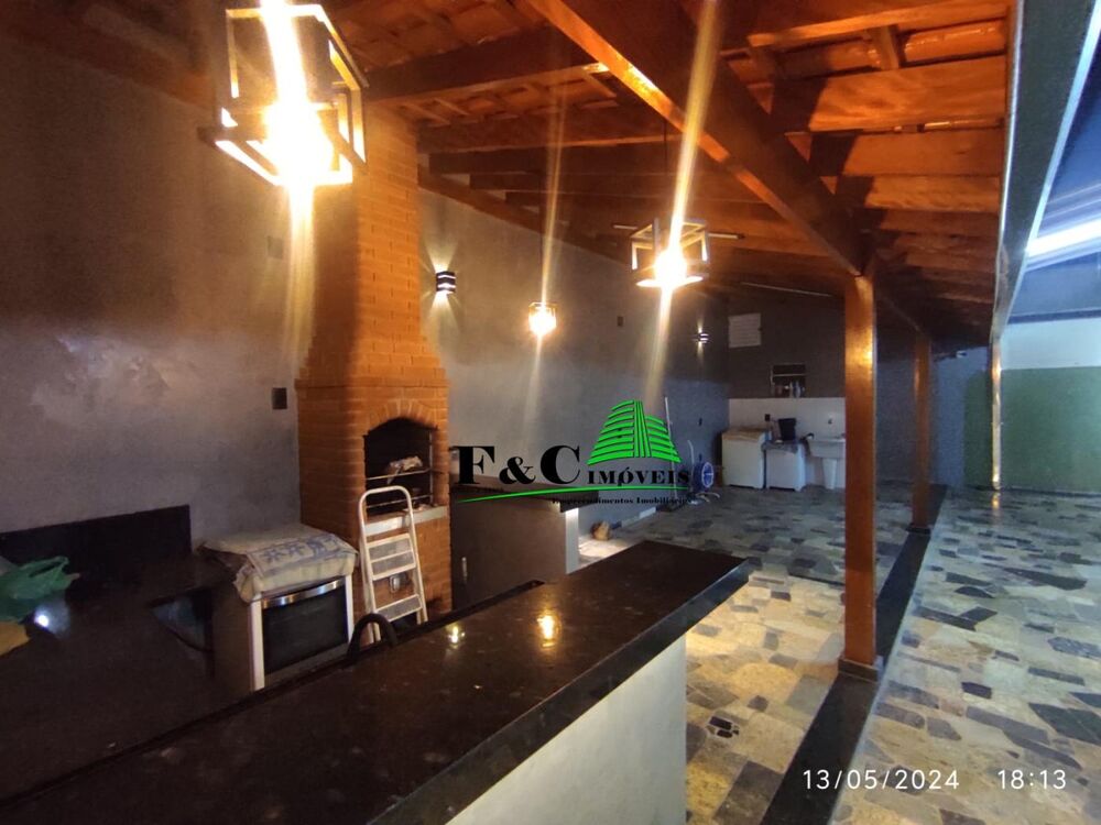 Casa à venda com 3 quartos, 255m² - Foto 4