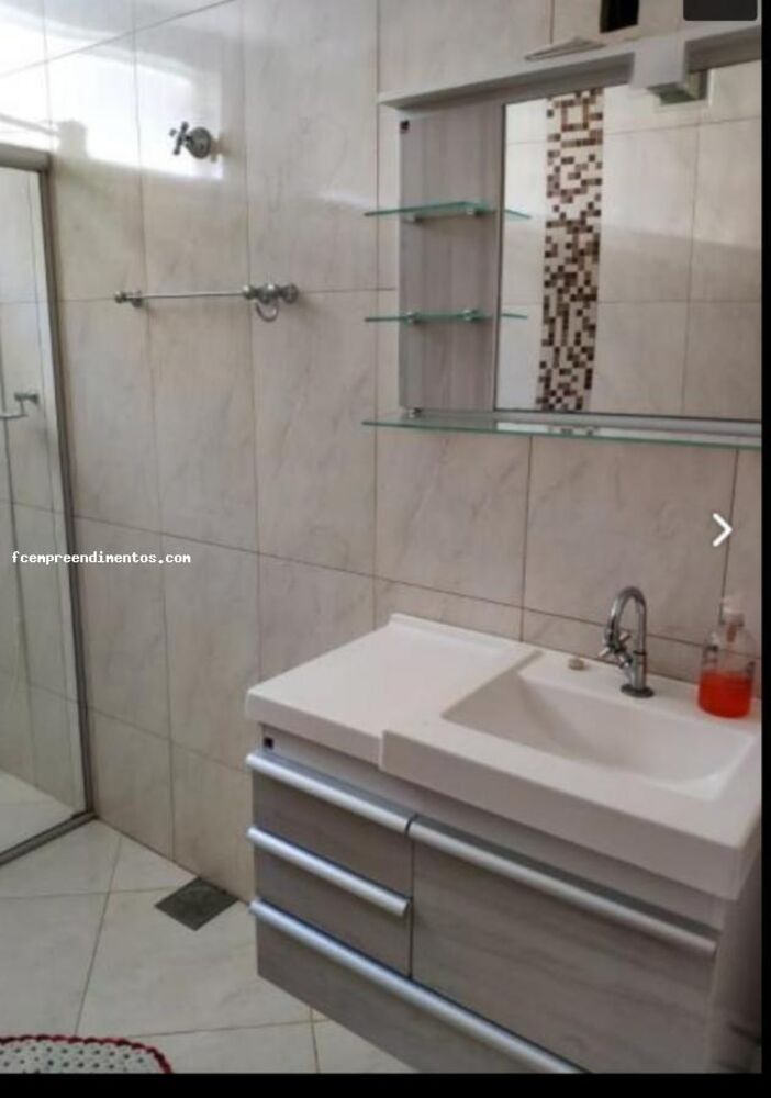 Casa à venda com 3 quartos, 255m² - Foto 2