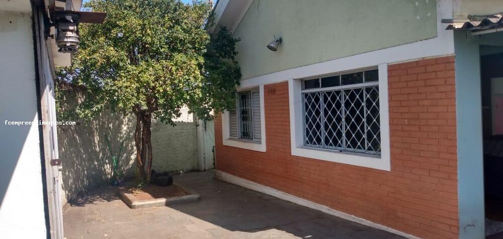 Casa à venda com 4 quartos, 250m² - Foto 2