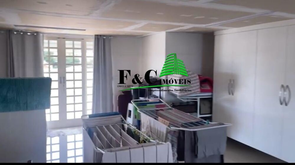 Sobrado à venda com 2 quartos, 300m² - Foto 4